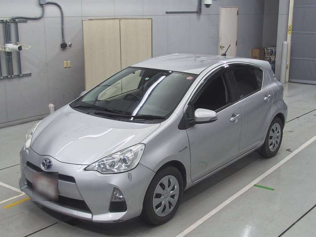 2013 Toyota Aqua NHP10[0]