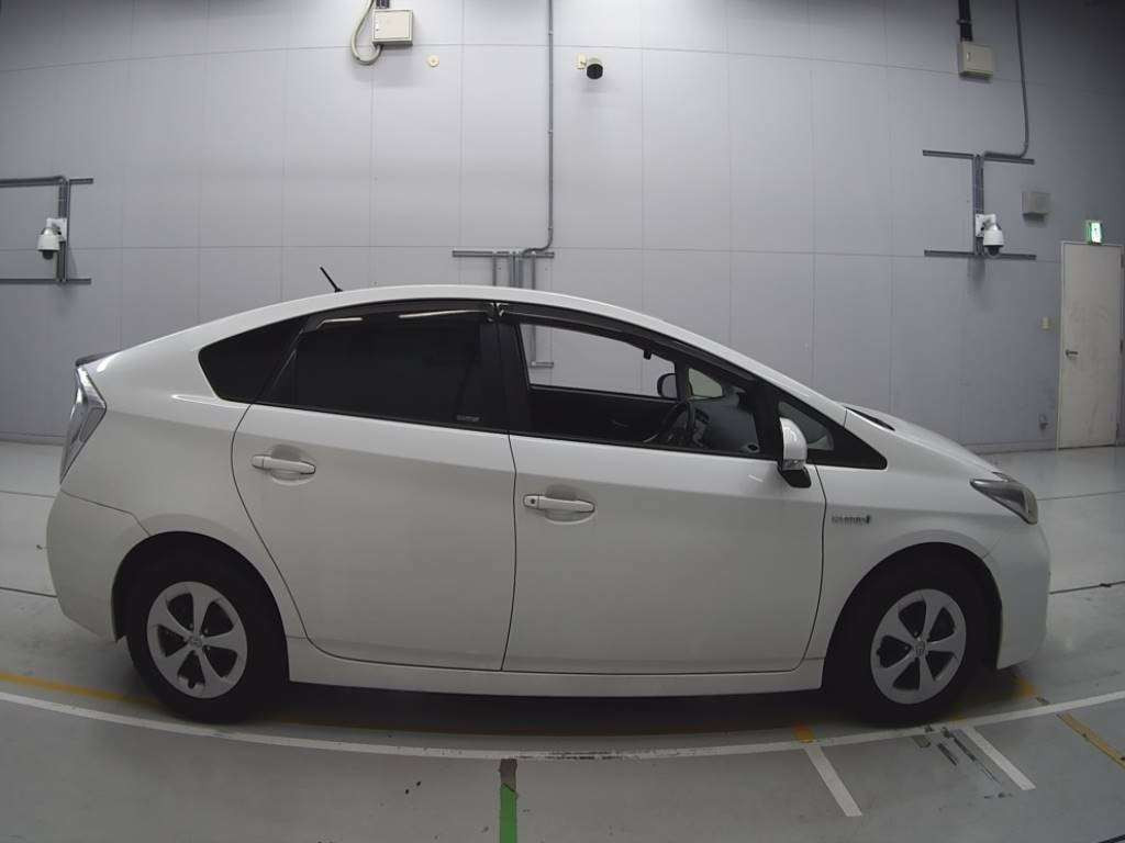 2013 Toyota Prius ZVW30[2]