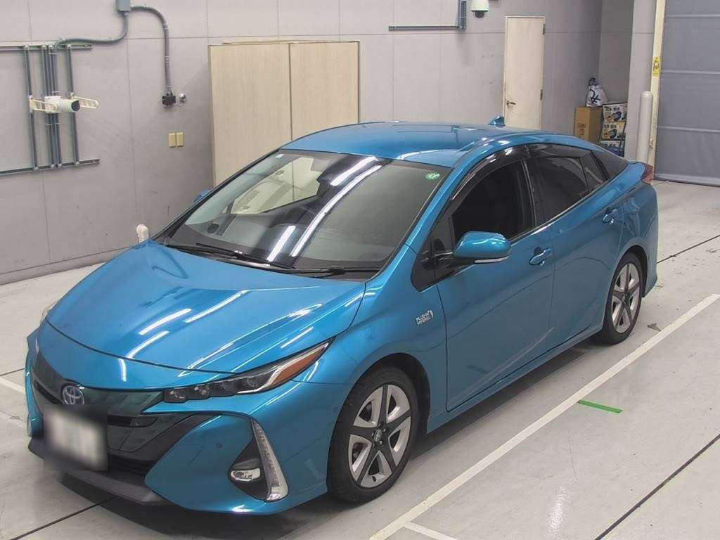 2017 Toyota Prius PHV ZVW52[0]