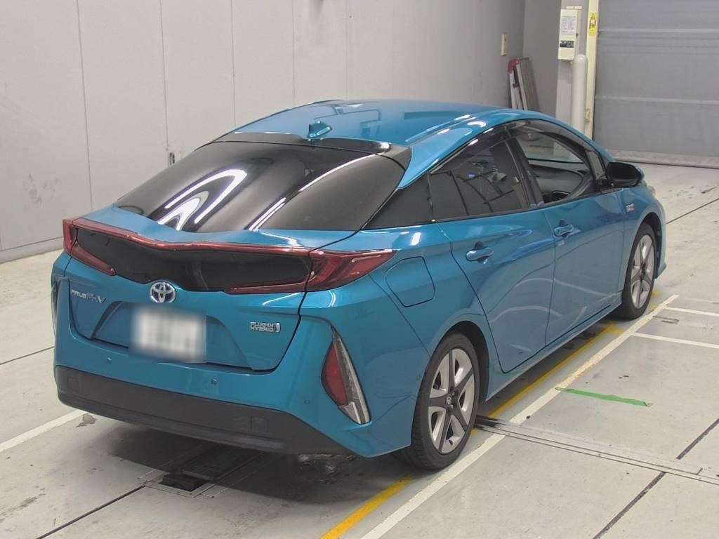 2017 Toyota Prius PHV ZVW52[1]