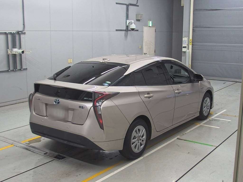 2017 Toyota Prius ZVW50[1]