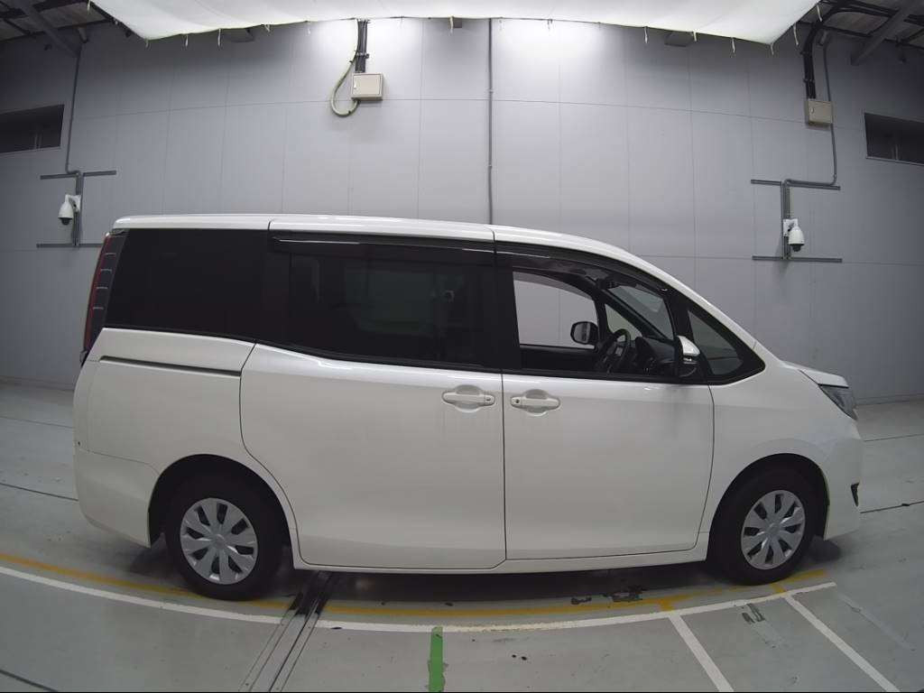 2019 Toyota Noah ZRR80G[2]