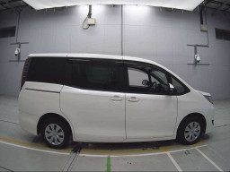 2019 Toyota Noah