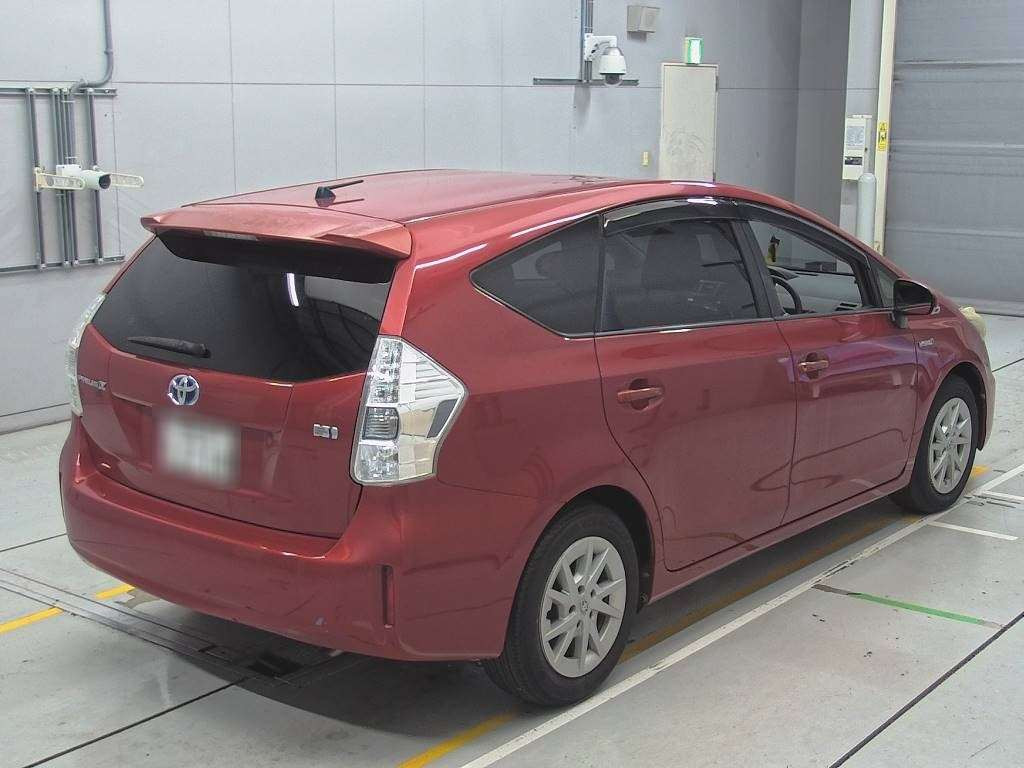 2013 Toyota Prius alpha ZVW41W[1]