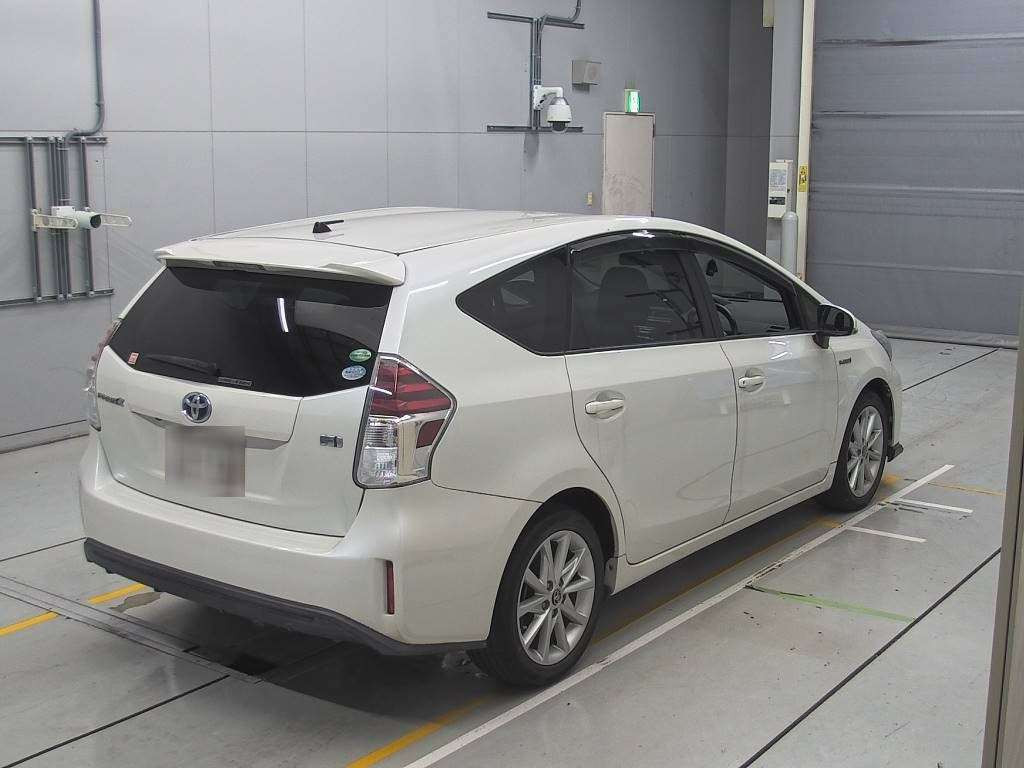 2015 Toyota Prius alpha ZVW41W[1]