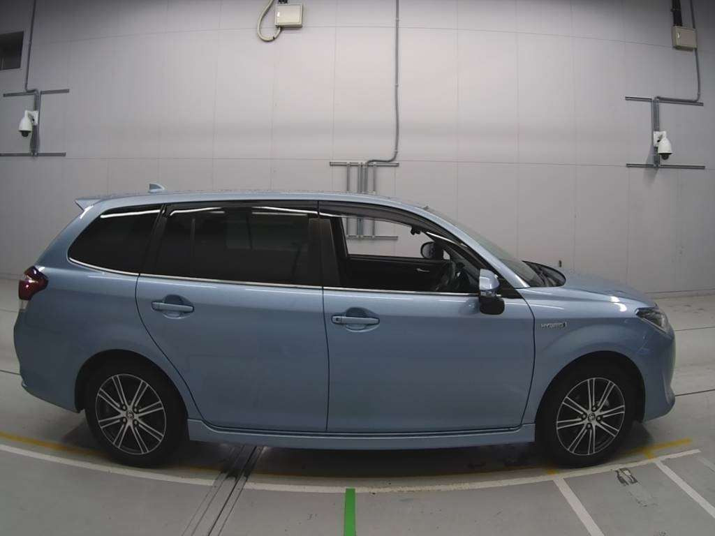 2017 Toyota Corolla Fielder NKE165G[2]