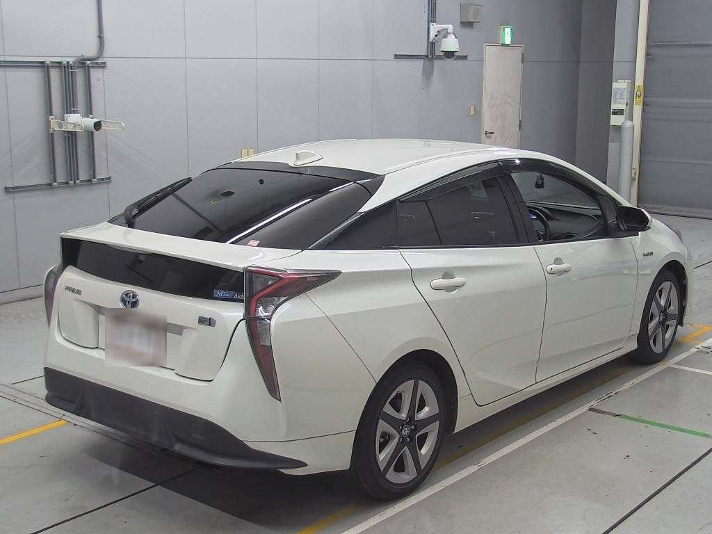 2017 Toyota Prius ZVW50[1]