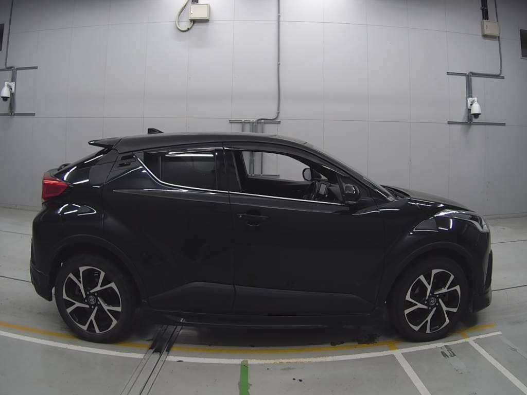 2018 Toyota C-HR NGX50[2]