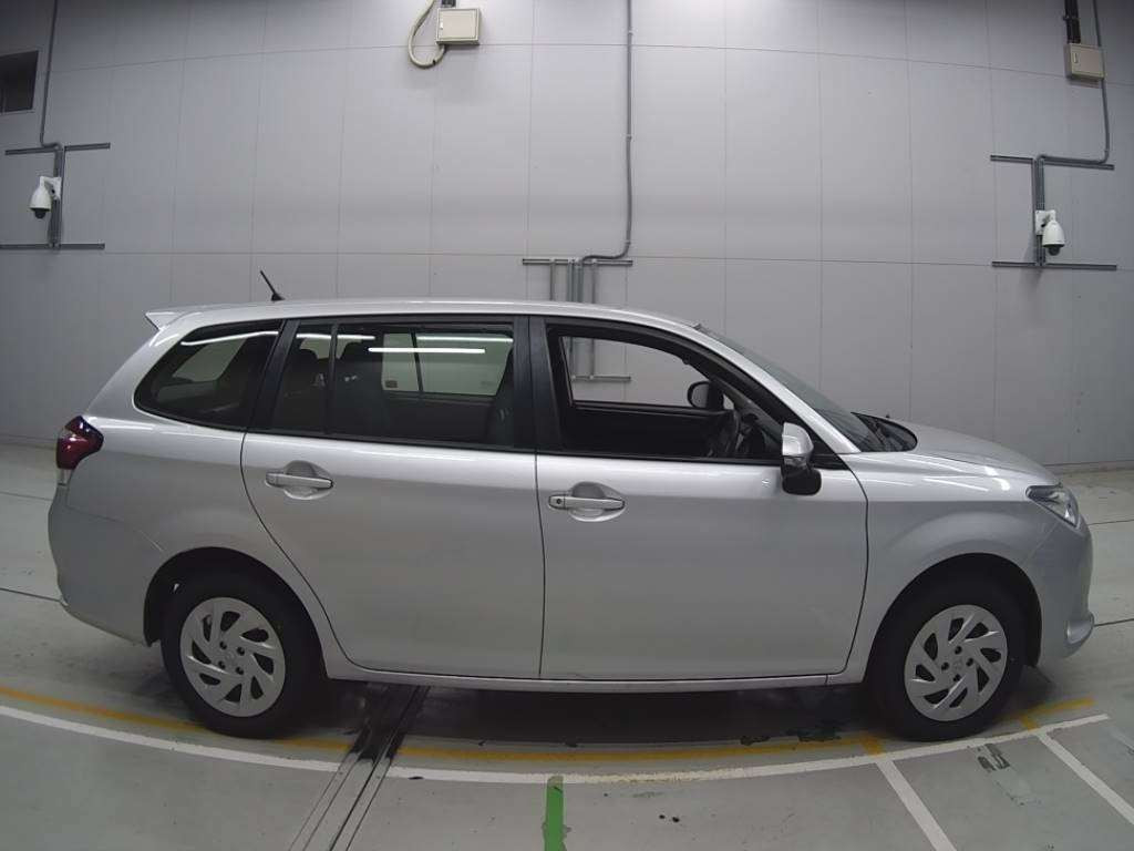 2018 Toyota Corolla Fielder NZE164G[2]