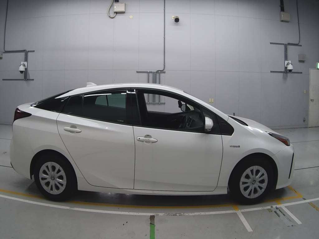 2019 Toyota Prius ZVW51[2]