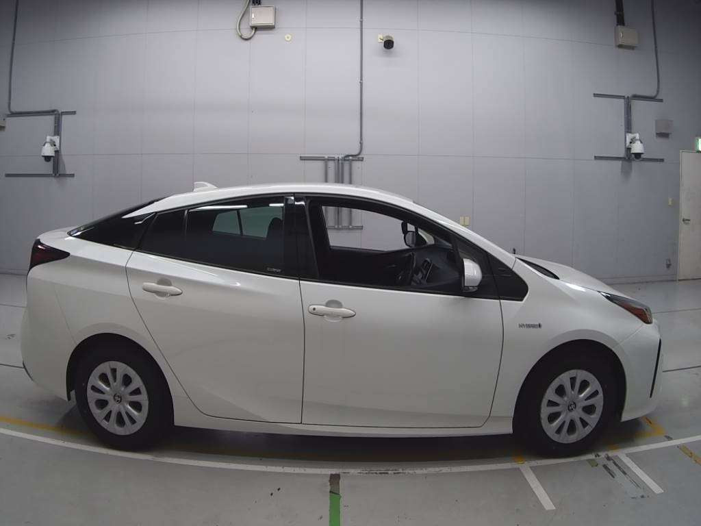 2019 Toyota Prius ZVW51[2]