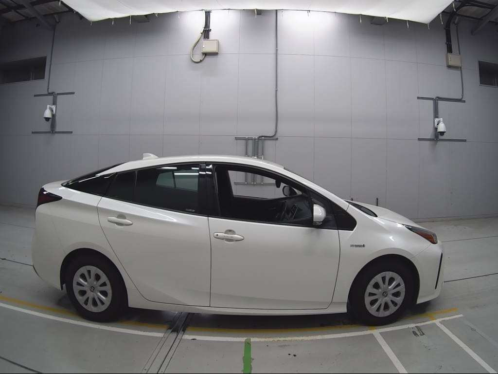 2019 Toyota Prius ZVW51[2]