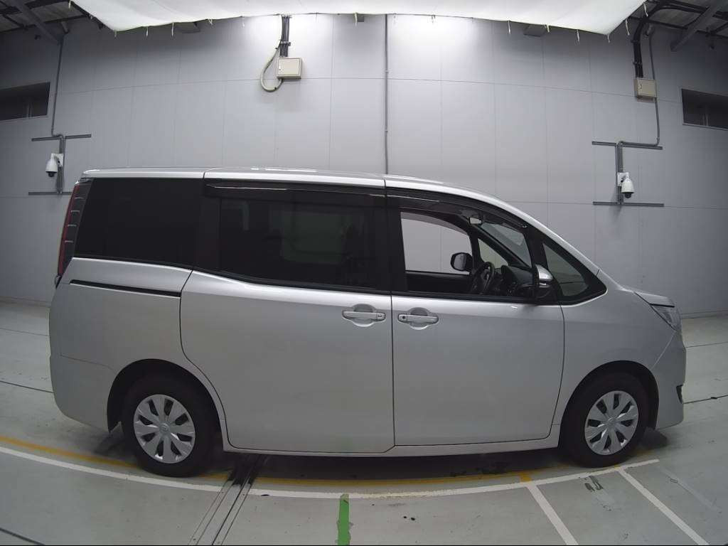 2019 Toyota Noah ZRR80G[2]