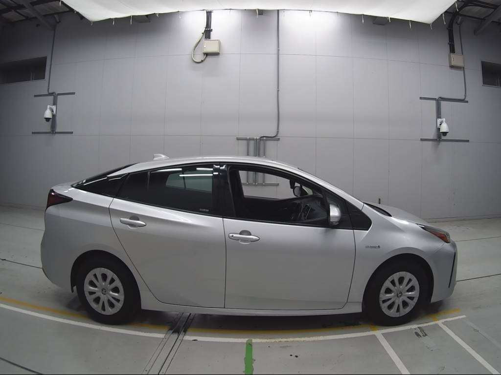 2019 Toyota Prius ZVW51[2]