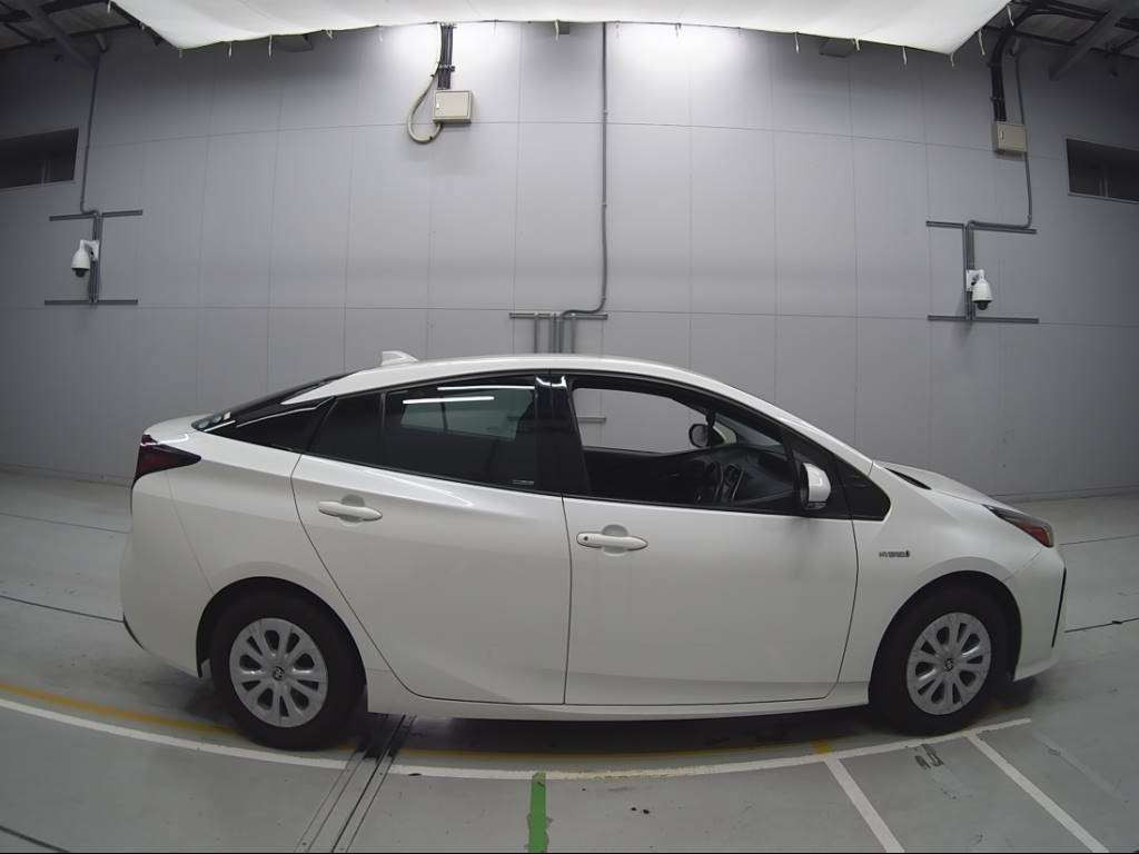 2019 Toyota Prius ZVW51[2]