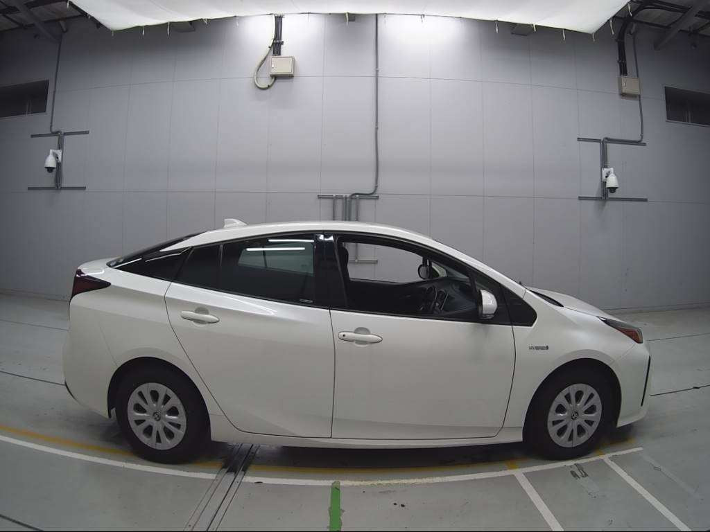 2019 Toyota Prius ZVW51[2]