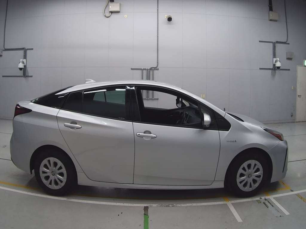 2019 Toyota Prius ZVW51[2]