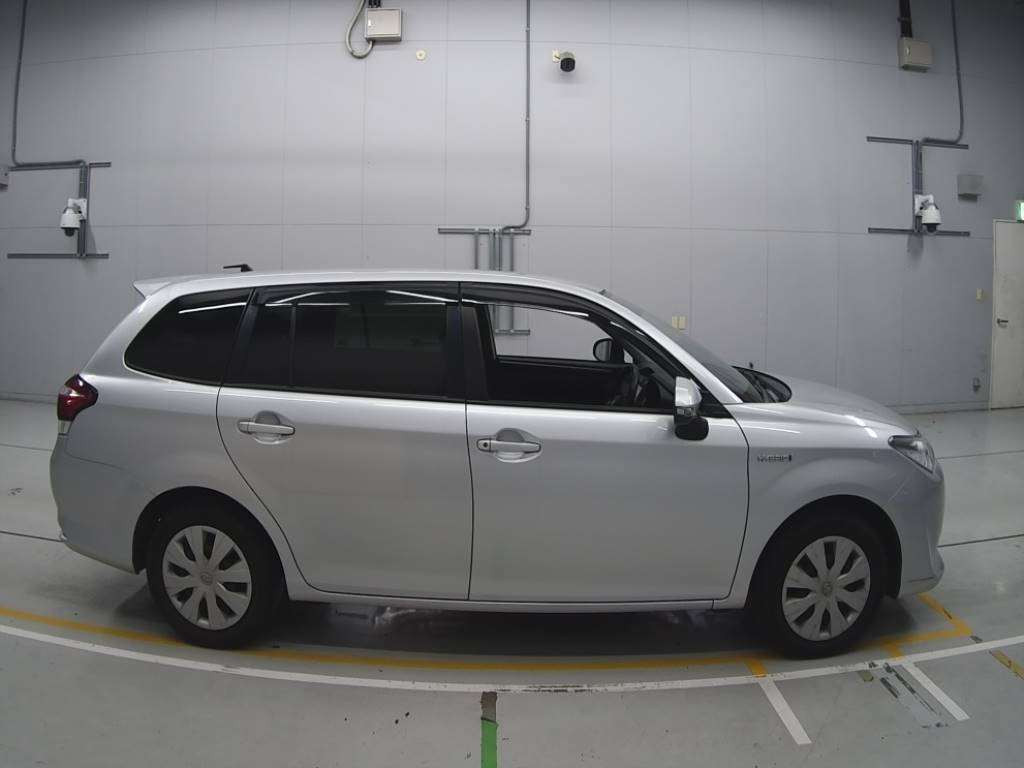 2017 Toyota Corolla Fielder NKE165G[2]