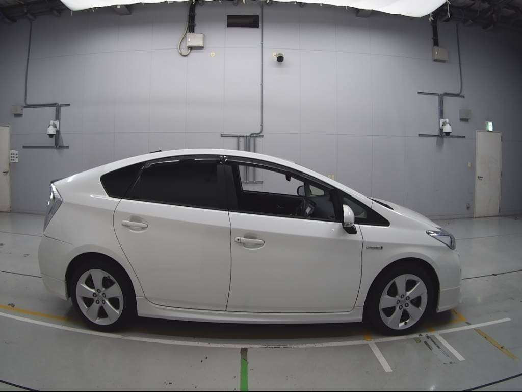 2012 Toyota Prius ZVW30[2]