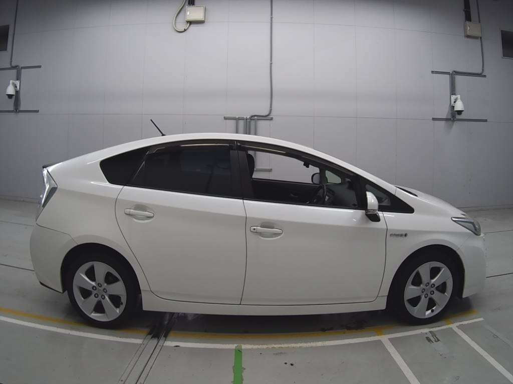 2011 Toyota Prius ZVW30[2]