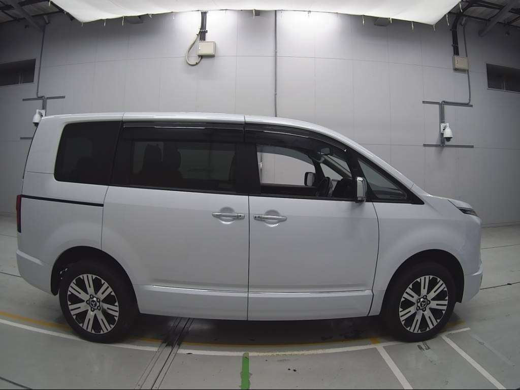 2022 Mitsubishi Delica D5 CV1W[2]