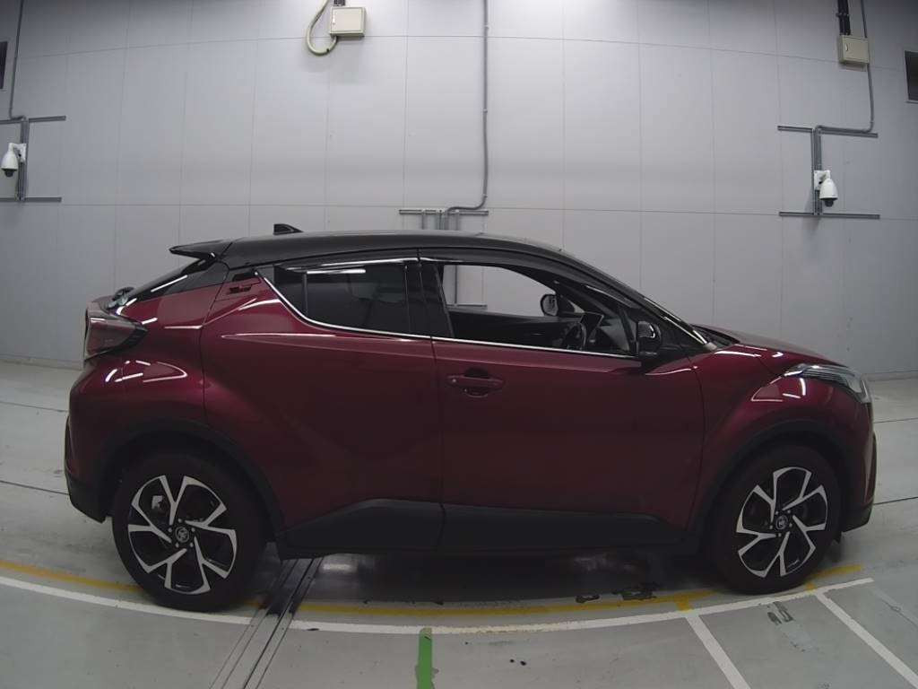 2017 Toyota C-HR NGX50[2]