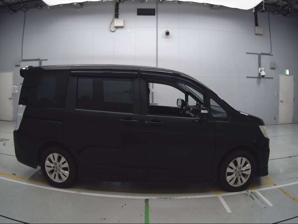 2011 Honda Step WGN Spada RK5[2]