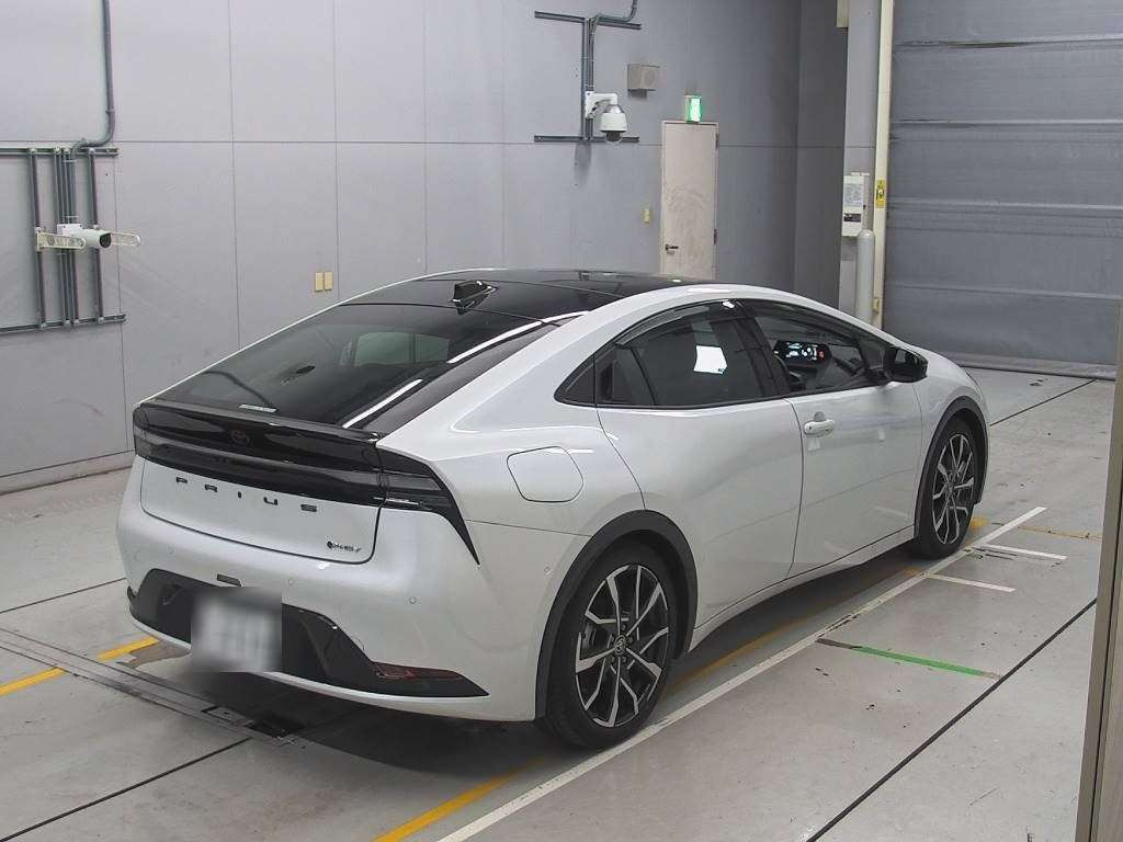 2023 Toyota Prius PHV MXWH61[1]