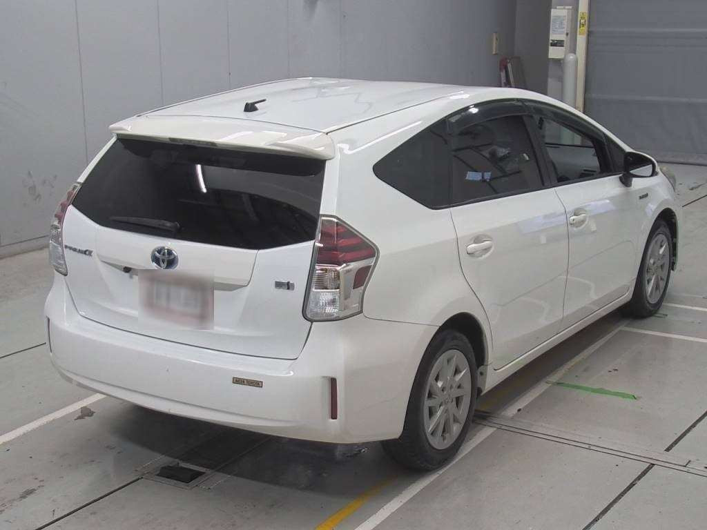 2015 Toyota Prius alpha ZVW40W[1]