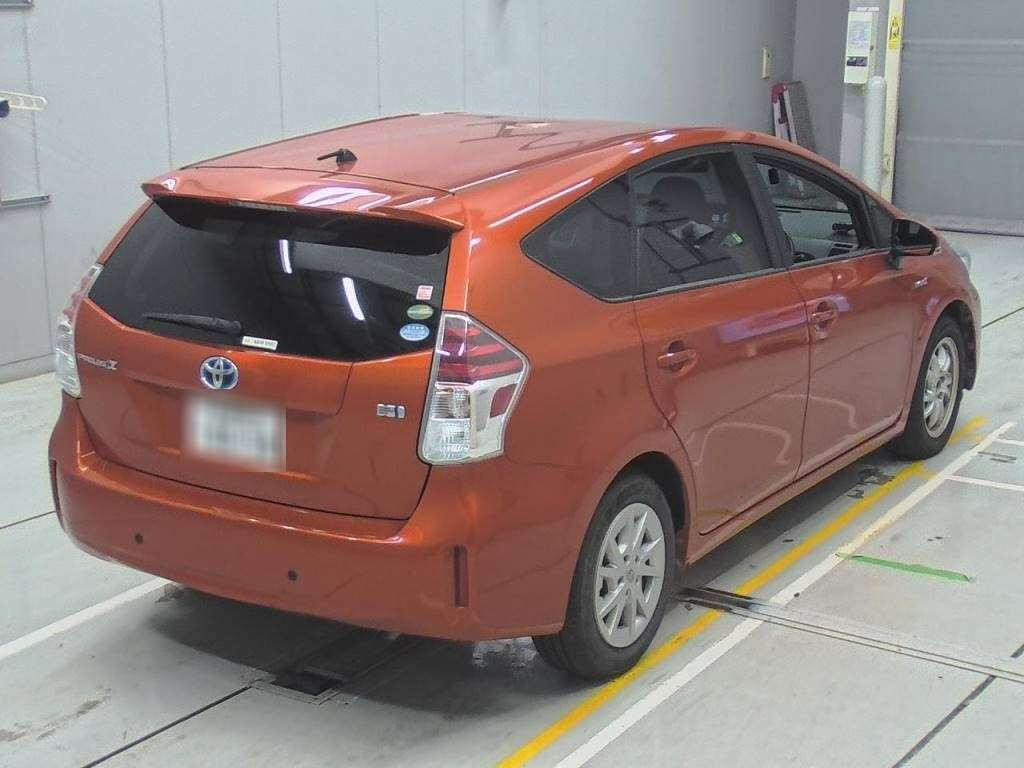 2015 Toyota Prius alpha ZVW41W[1]