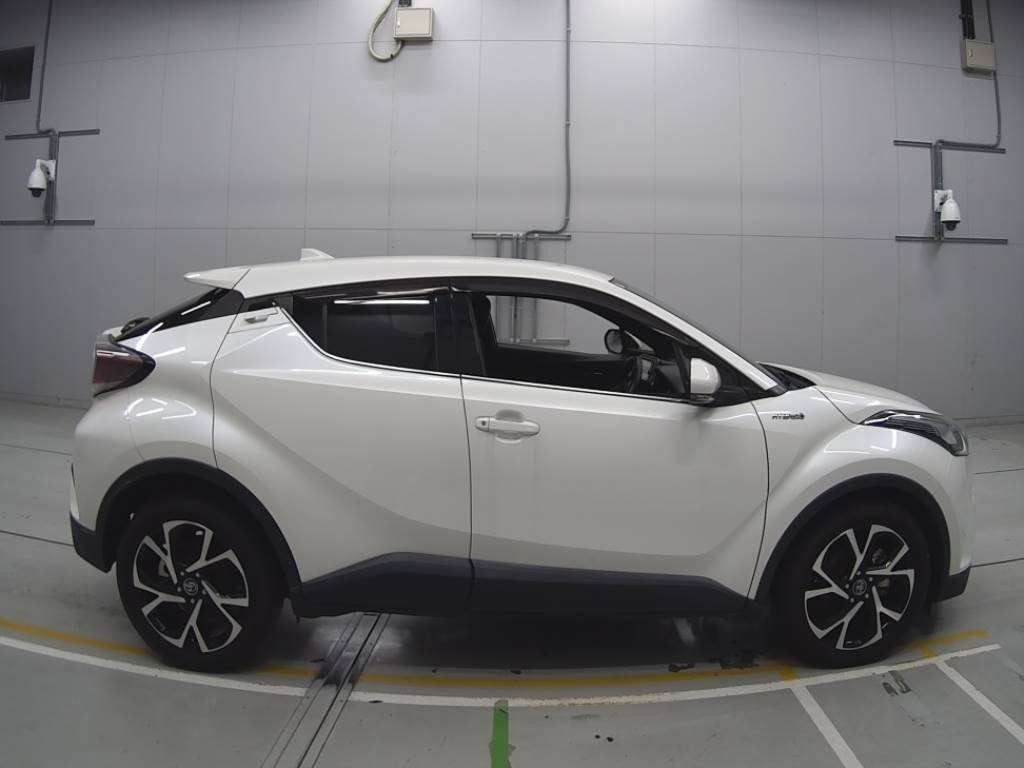 2017 Toyota C-HR ZYX10[2]