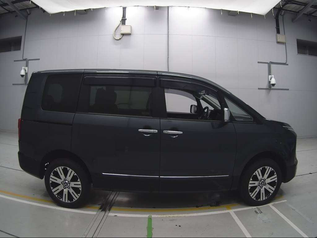 2022 Mitsubishi Delica D5 CV1W[2]