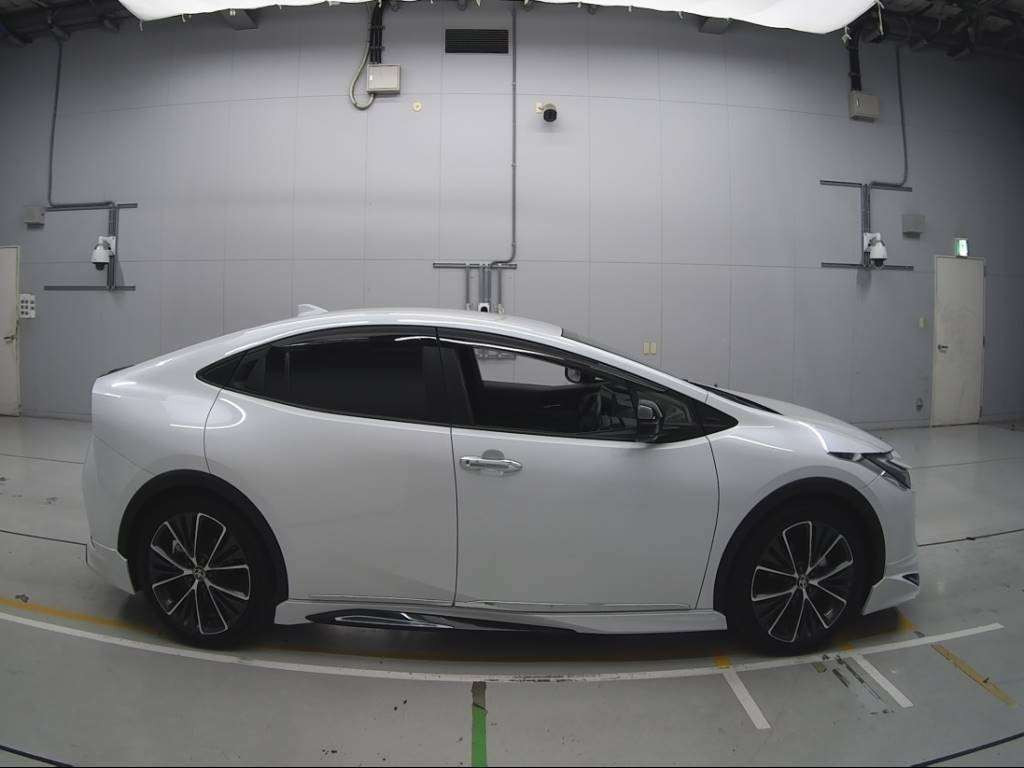 2023 Toyota Prius MXWH60[2]