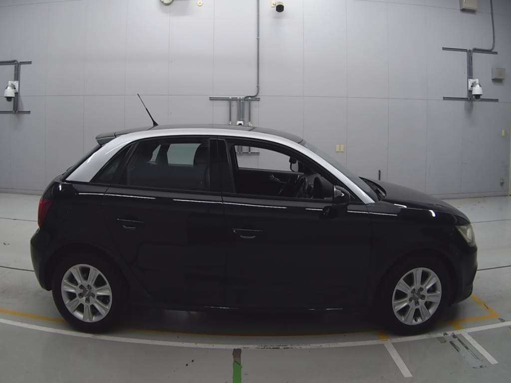 2013 Audi A1 Sportback 8XCAX[2]