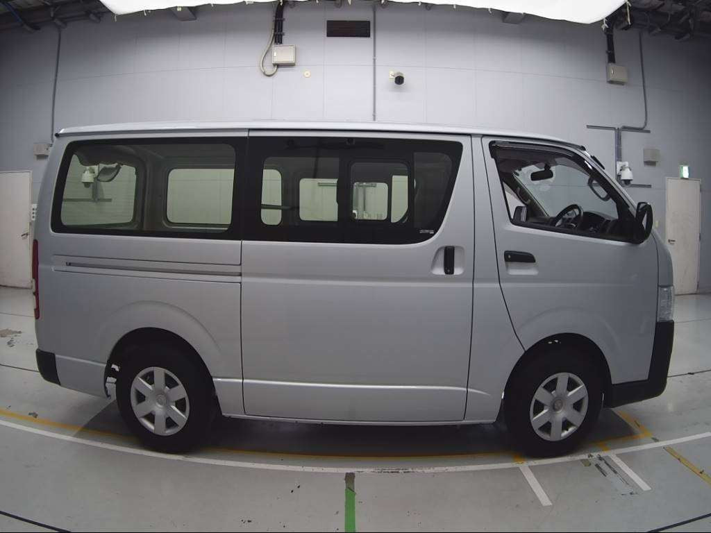 2020 Toyota Hiace Van TRH200V[2]