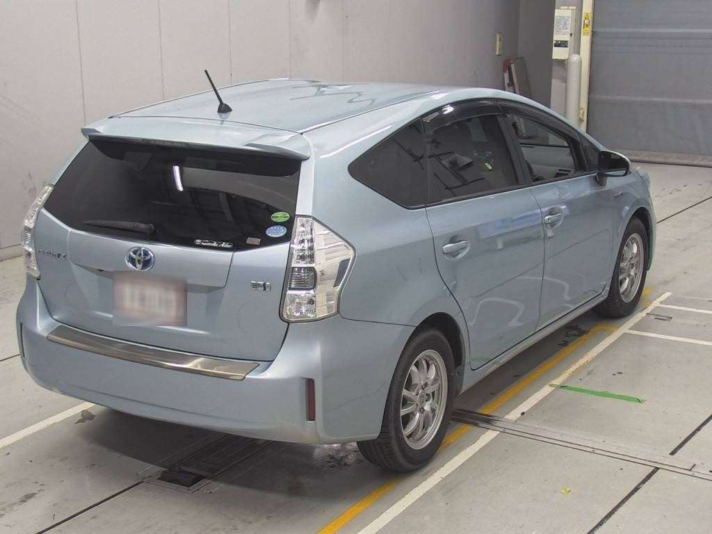 2013 Toyota Prius alpha ZVW41W[1]