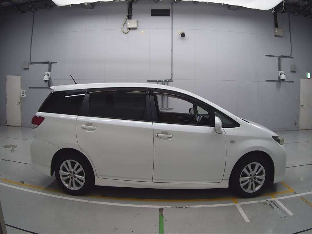 2011 Toyota Wish ZGE20W[2]