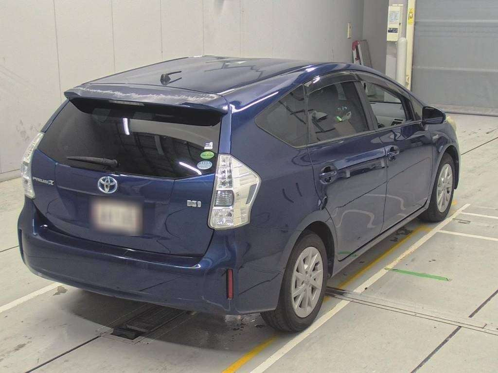 2013 Toyota Prius alpha ZVW40W[1]