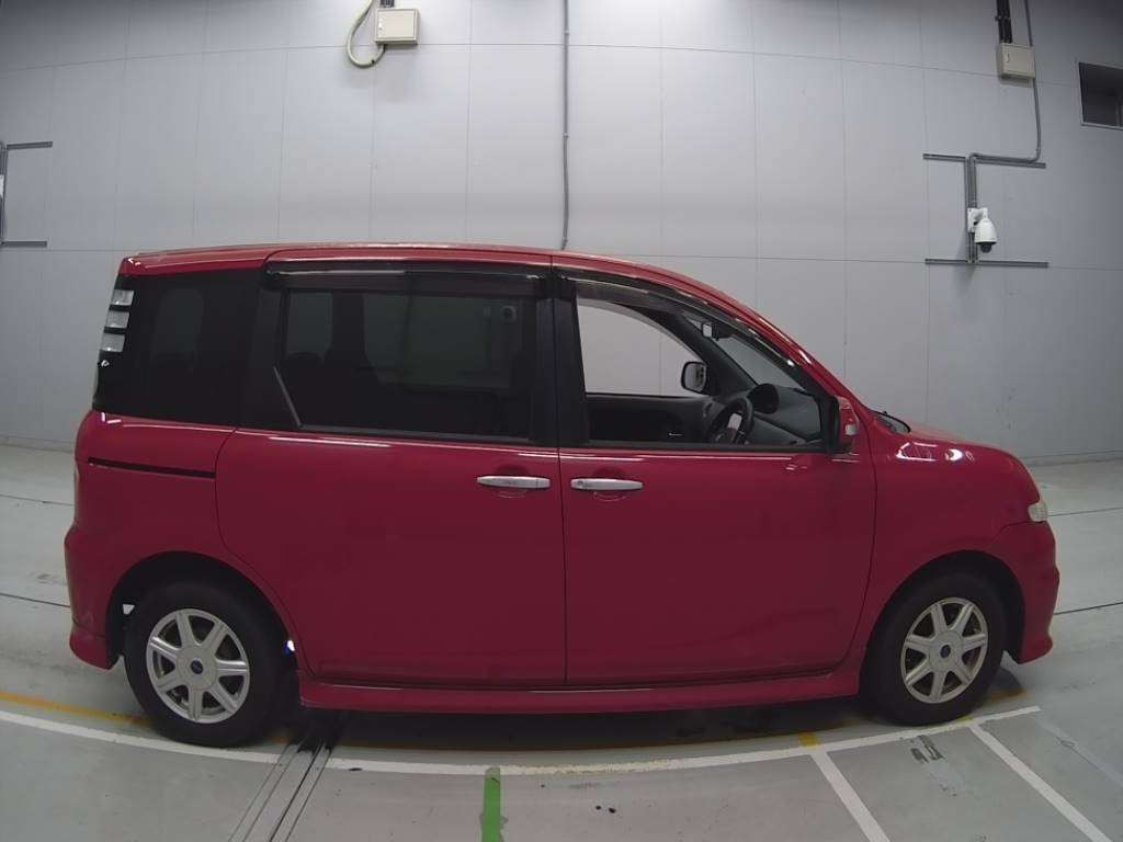 2010 Toyota Sienta NCP81G[2]