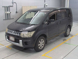 2012 Mitsubishi Delica D5