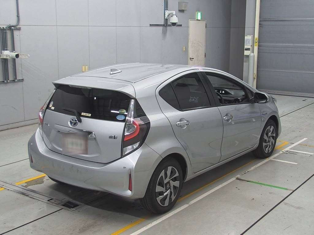 2019 Toyota Aqua NHP10[1]