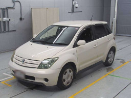 2004 Toyota IST