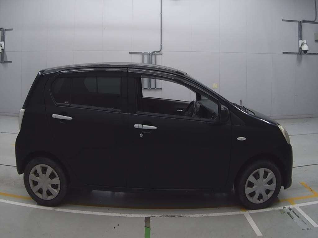 2011 Daihatsu Mira es LA300S[2]