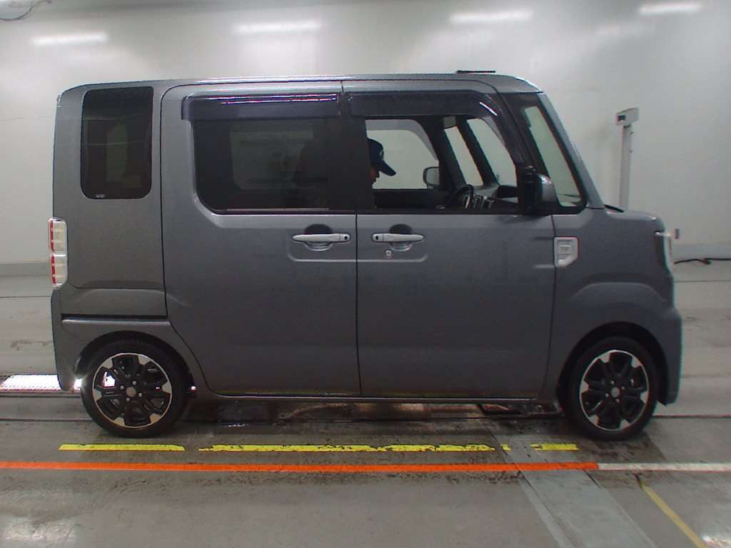 2019 Daihatsu Wake LA700S[2]