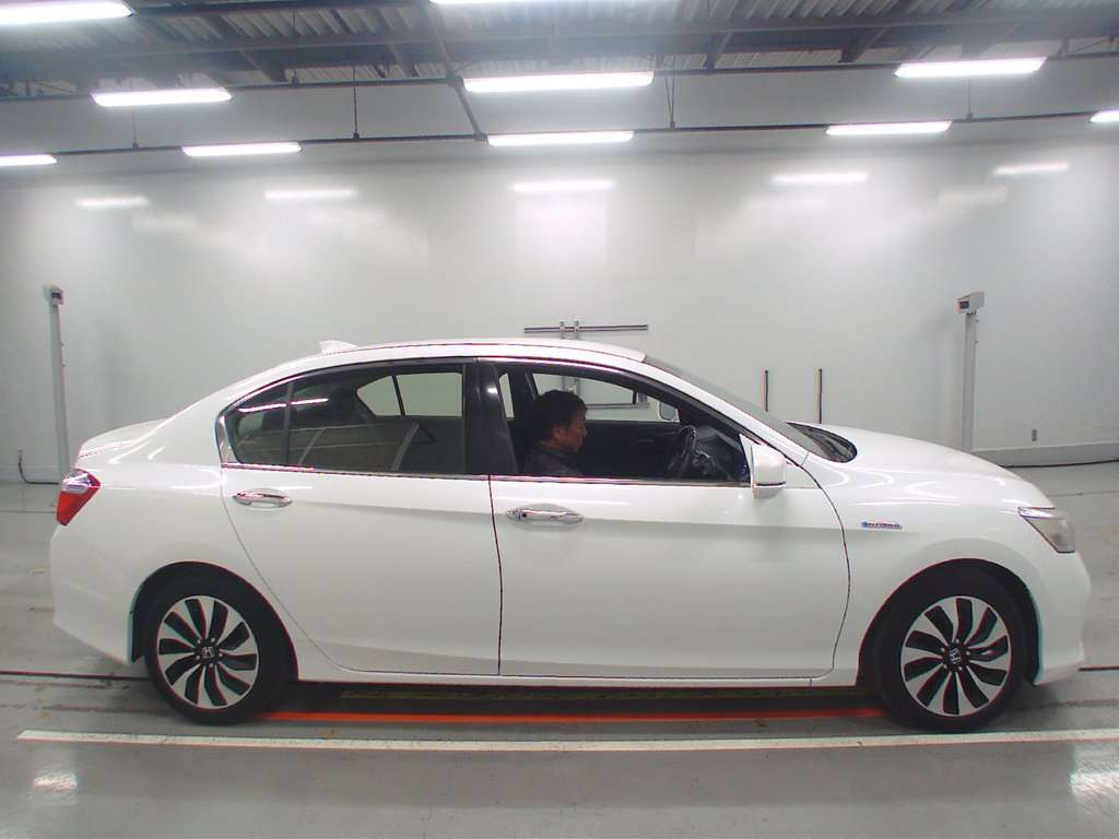 2014 Honda Accord Hybrid CR6[2]