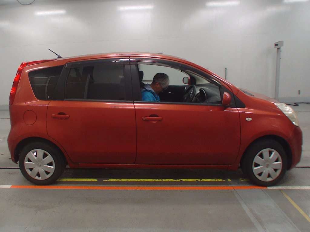 2010 Nissan Note E11[2]