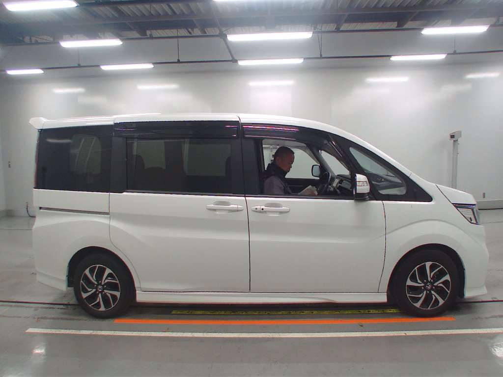 2018 Honda Step WGN Spada RP3[2]