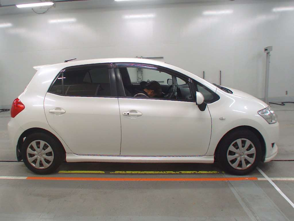 2008 Toyota Auris NZE151H[2]