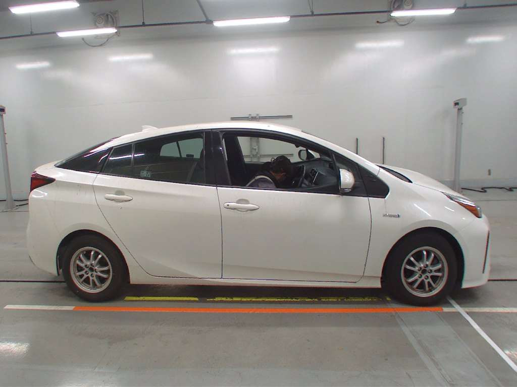 2020 Toyota Prius ZVW51[2]