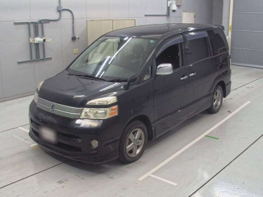 2005 Toyota Voxy